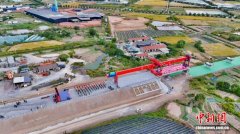 首榀箱梁成功架设 甬舟铁路建设提速